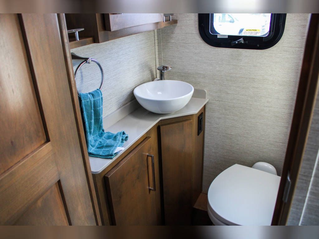 Photo 4 - 2021 Tiffin Motorhomes Class C Motorhome rental photo 10