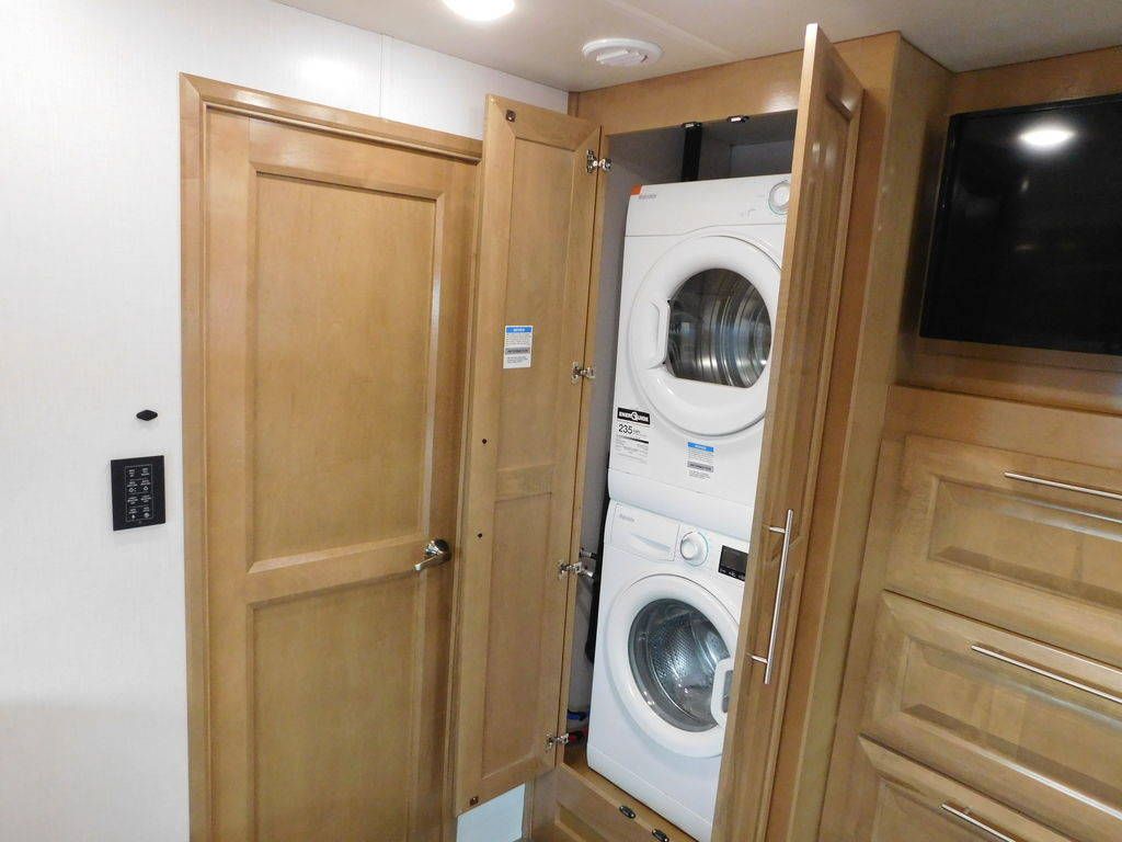 Photo 5 - 2019 Thor Motor Coach Class C Motorhome rental photo 14