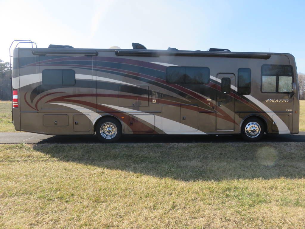 Photo 1 - 2019 Thor Motor Coach Class A Motorhome rental photo 10
