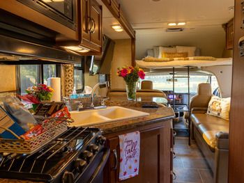 Photo 0 - 2016 Four Winds Class C Motorhome rental photo 9