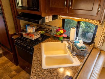 Photo 1 - 2016 Four Winds Class C Motorhome rental photo 15