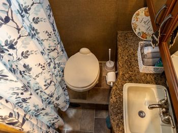 Photo 1 - 2016 Four Winds Class C Motorhome rental photo 20