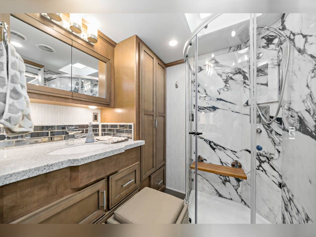 Photo 2 - 2020 Newmar Class A Motorhome rental photo 7