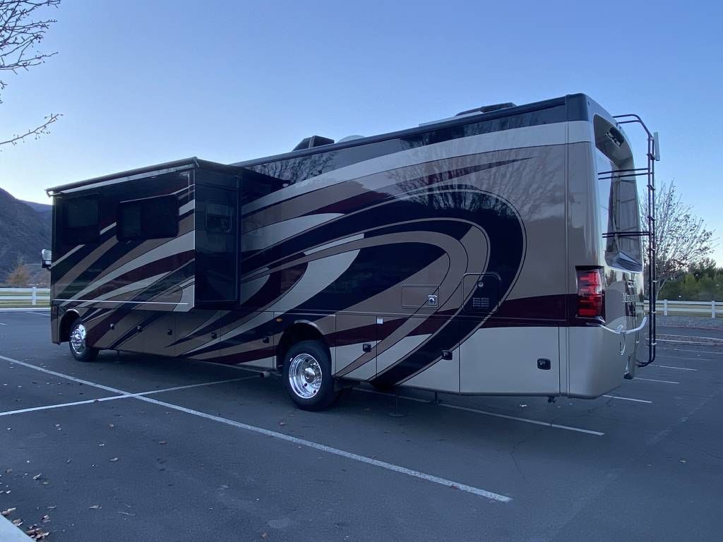 Photo 2 - 2019 Thor Motor Coach Class A Motorhome rental photo 5