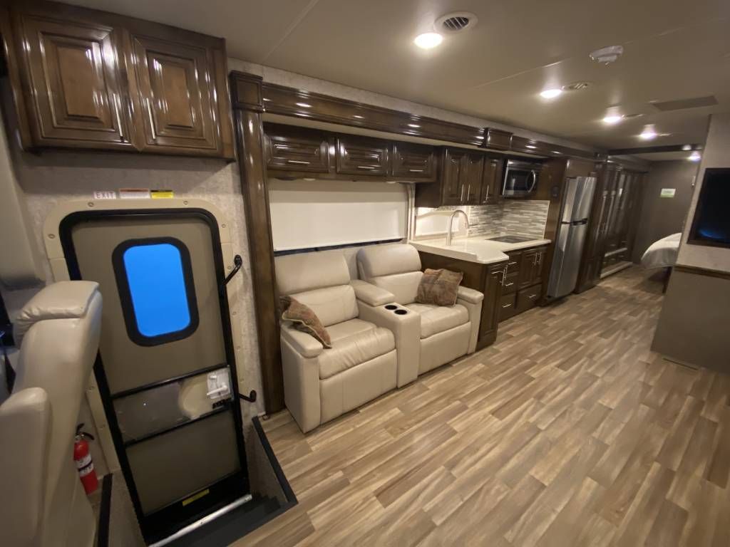 Photo 2 - 2019 Thor Motor Coach Class A Motorhome rental photo 8