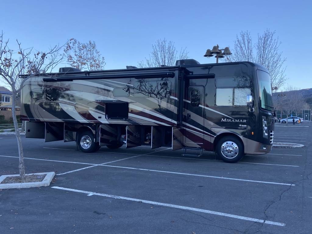Photo 3 - 2019 Thor Motor Coach Class A Motorhome rental photo 13