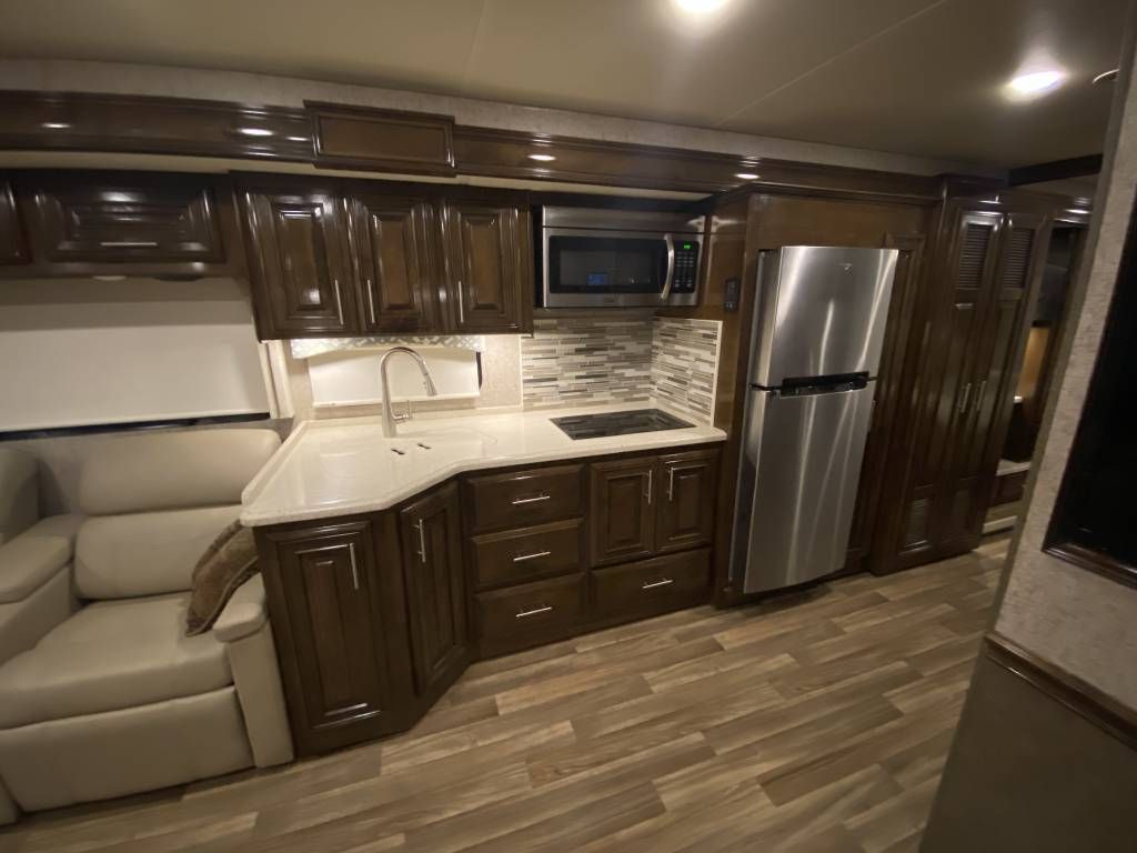 Photo 3 - 2019 Thor Motor Coach Class A Motorhome rental photo 14