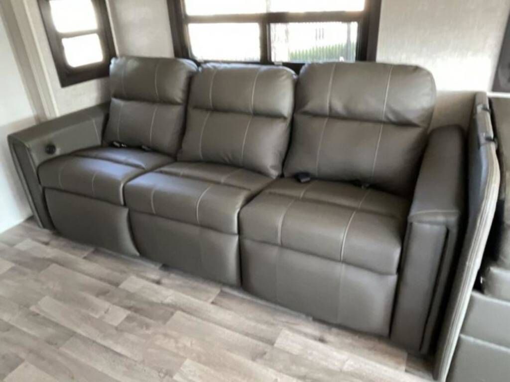 Photo 2 - 2021 Thor Motor Coach Class A Motorhome rental photo 15