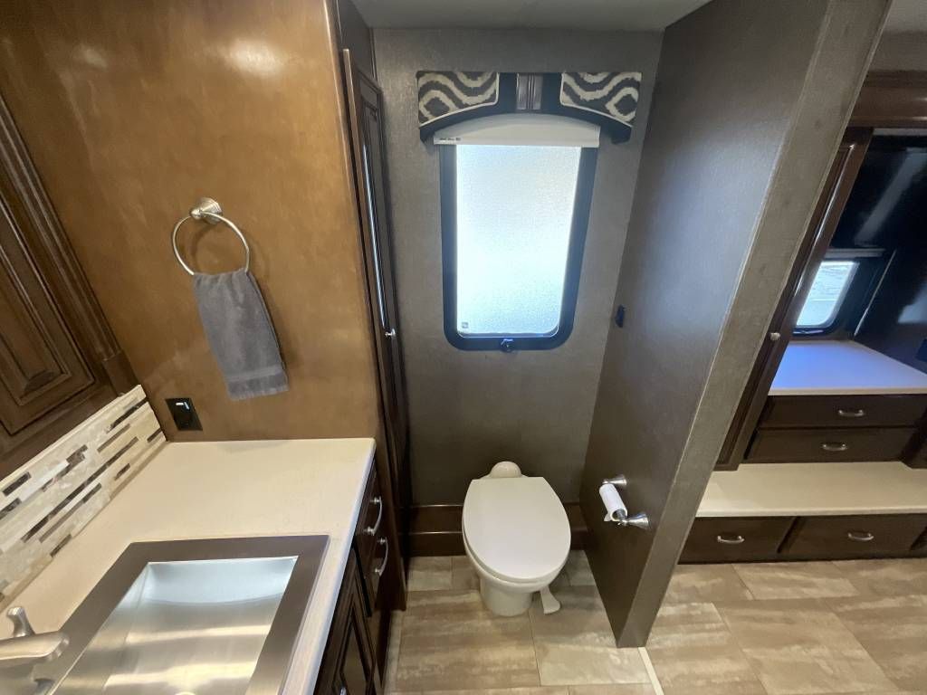 Photo 2 - 2019 Winnebago Class C Motorhome rental photo 6