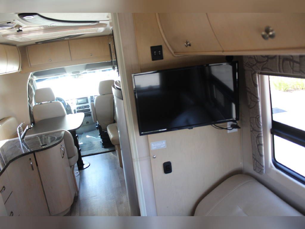 Photo 5 - 2013 Leisure Travel Class C Motorhome rental photo 11
