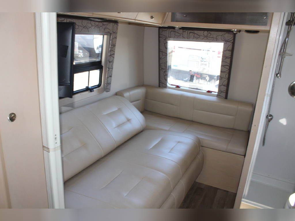 Photo 5 - 2013 Leisure Travel Class C Motorhome rental photo 12