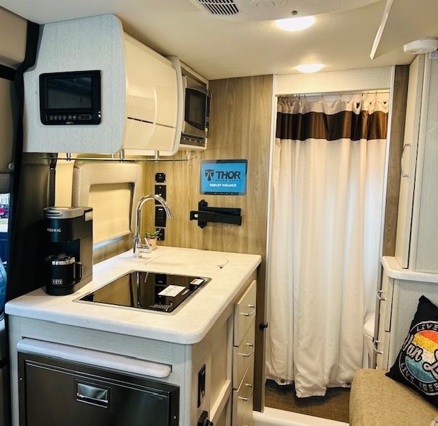 Photo 3 - 2023 Thor Class B Motorhome rental photo 6