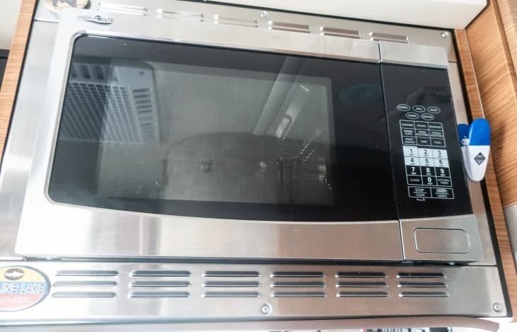 Photo 3 - 2015 Winnebago Class C Motorhome rental photo 6