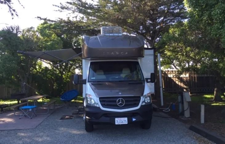 Photo 4 - 2015 Winnebago Class C Motorhome rental photo 19