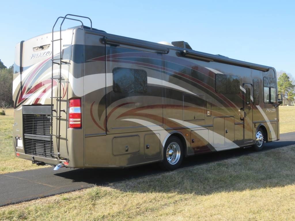 Photo 0 - 2017 Thor Motor Coach Class A Motorhome rental photo 2