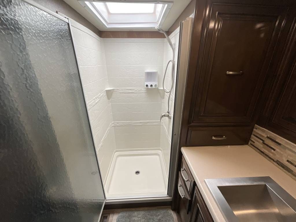 Photo 1 - 2017 Thor Motor Coach Class A Motorhome rental photo 4