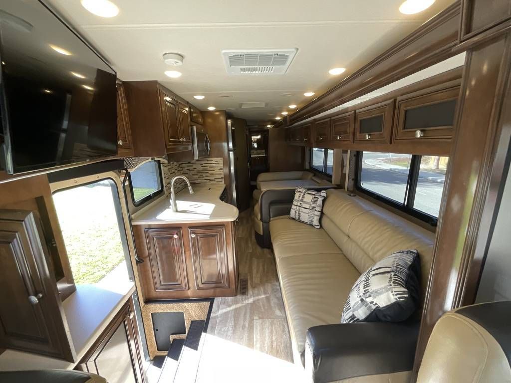 Photo 2 - 2017 Thor Motor Coach Class A Motorhome rental photo 12