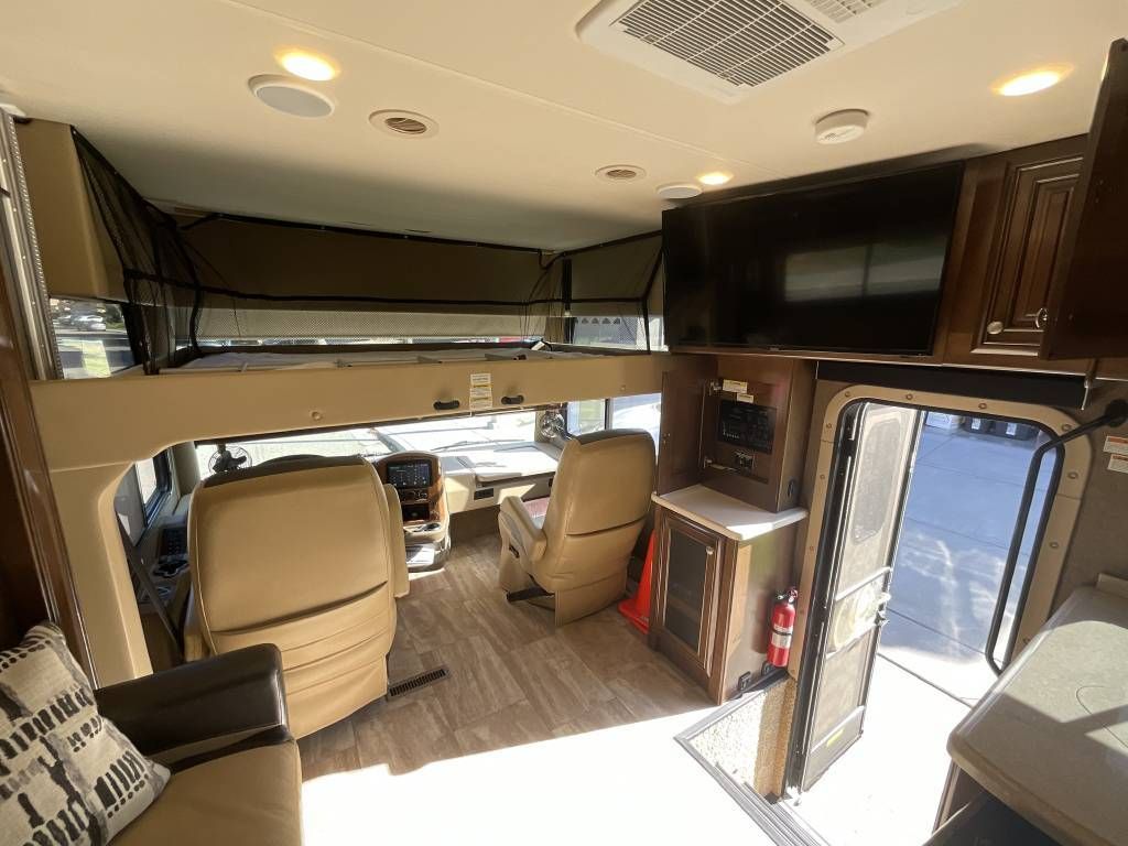 Photo 2 - 2017 Thor Motor Coach Class A Motorhome rental photo 14