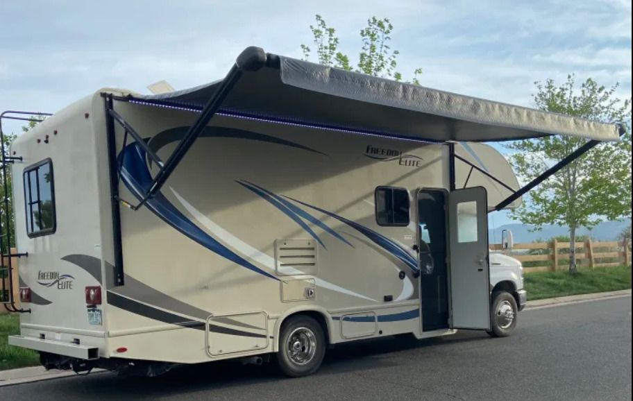 Photo 1 - 2018 Thor Motor Coach Class C Motorhome rental photo 3