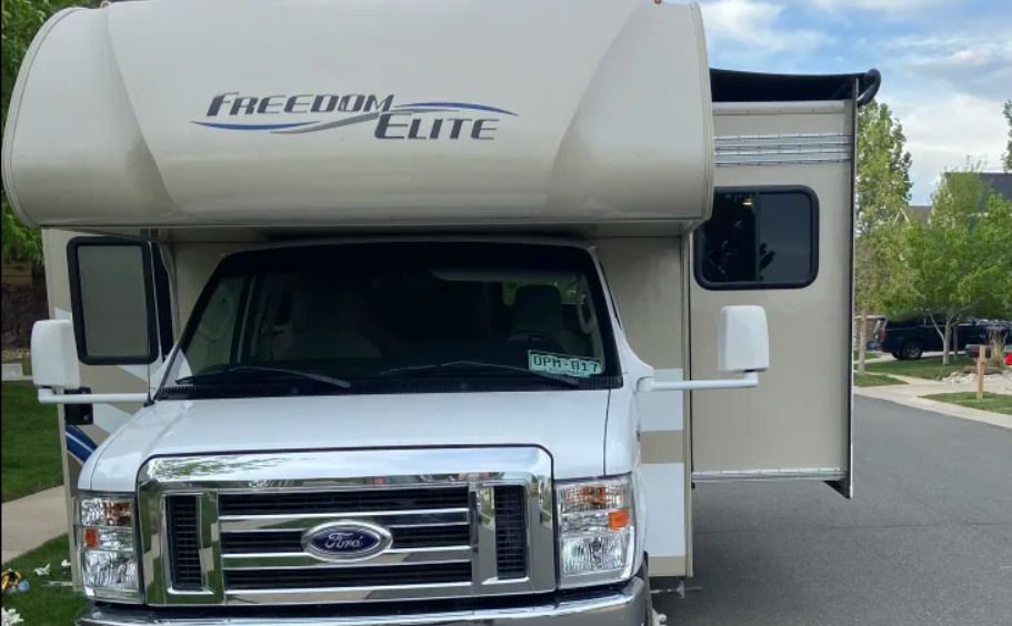 Photo 2 - 2018 Thor Motor Coach Class C Motorhome rental photo 6