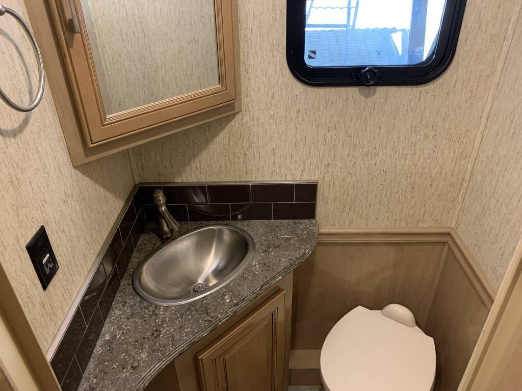 Photo 2 - 2020 Coachmen Class A Motorhome rental photo 13