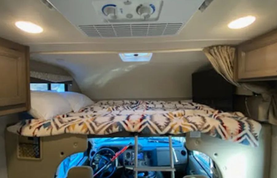 Photo 3 - 2021 Thor Motor Coach Class C Motorhome rental photo 8