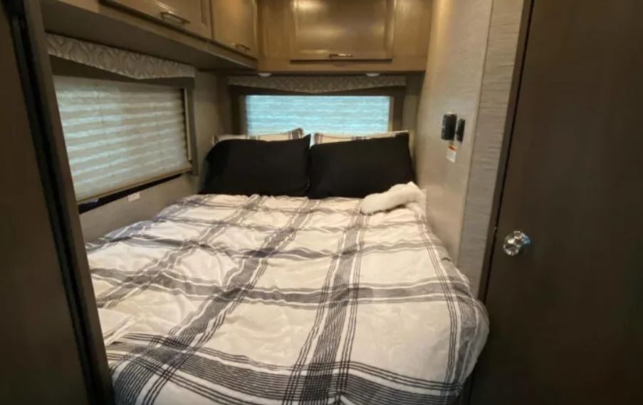 Photo 4 - 2021 Thor Motor Coach Class C Motorhome rental photo 9