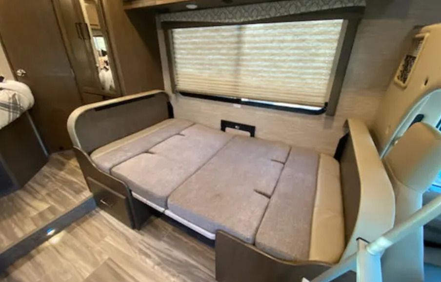 Photo 5 - 2021 Thor Motor Coach Class C Motorhome rental photo 11