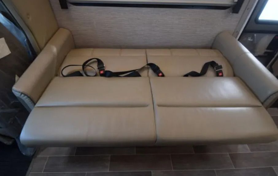 Photo 2 - 2022 Thor Motor Coach Class C Motorhome rental photo 17