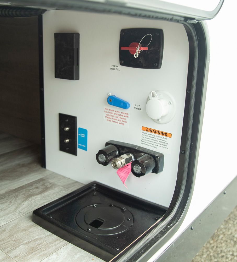 Photo 5 - 2022 Grand Design Travel Trailer rental photo 16
