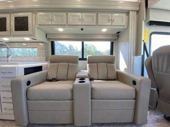 Photo 4 - 2019 Thor Motor Coach Class A Motorhome rental photo 12