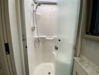 Photo 5 - 2019 Thor Motor Coach Class A Motorhome rental photo 14