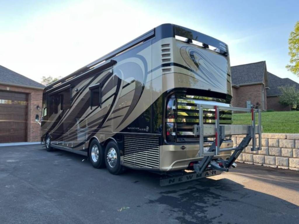 Photo 1 - 2019 Newmar Class A Motorhome rental photo 3