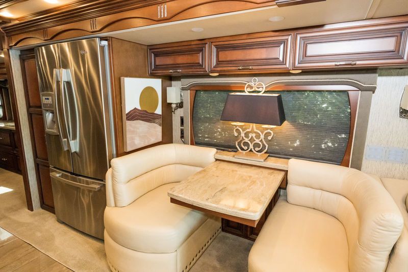 Photo 3 - 2019 Newmar Class A Motorhome rental photo 7