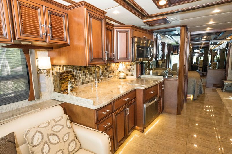 Photo 3 - 2019 Newmar Class A Motorhome rental photo 13