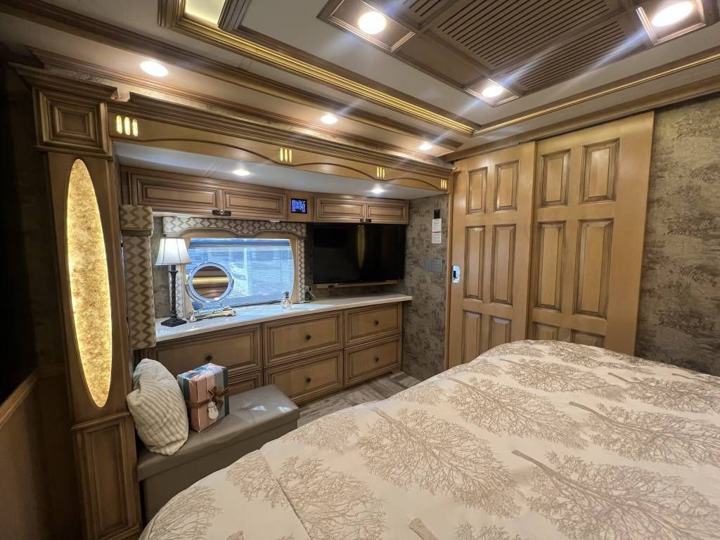 Photo 2 - 2018 Newmar Class A Motorhome rental photo 7