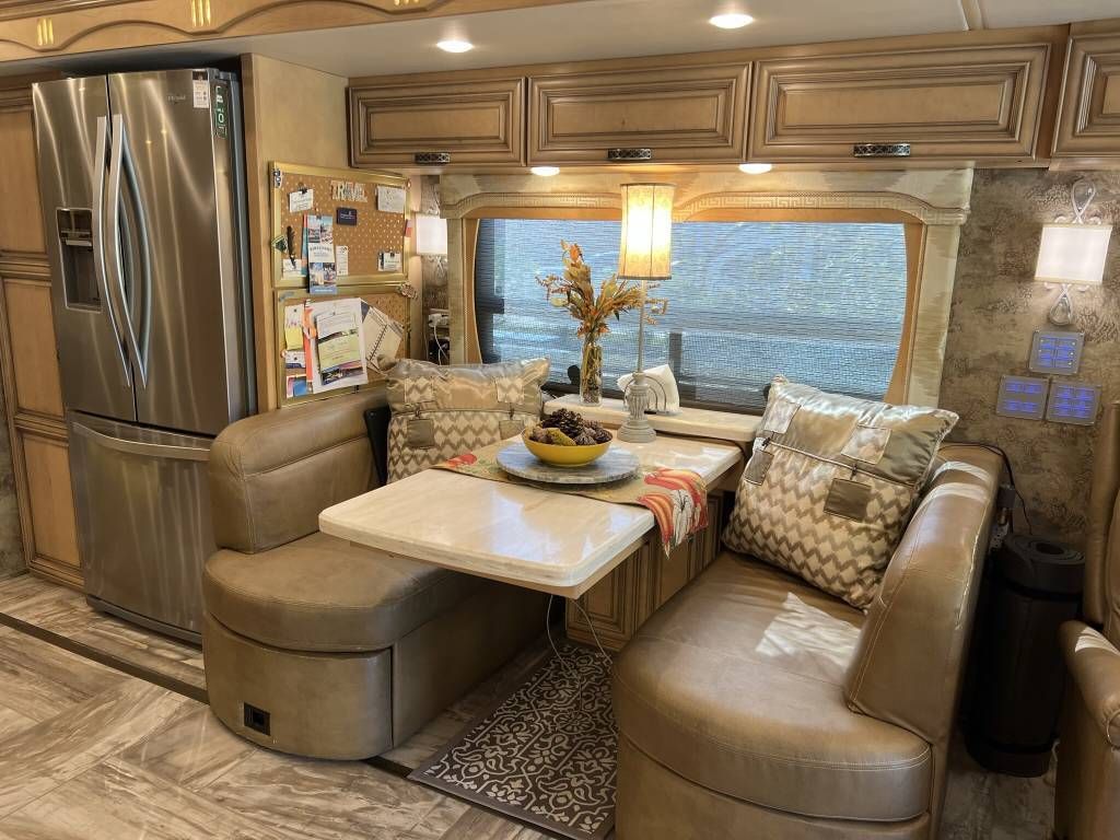Photo 3 - 2018 Newmar Class A Motorhome rental photo 13
