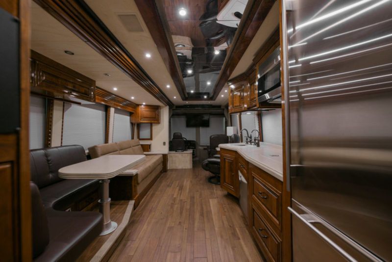 Photo 1 - 2019 Newmar Class A Motorhome rental photo 9