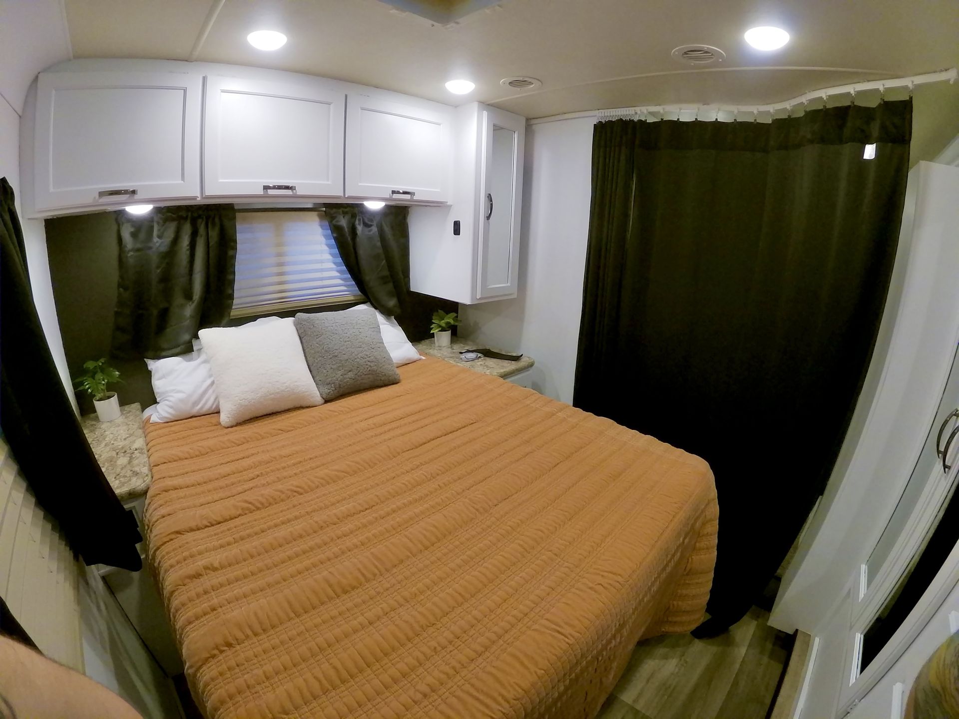 Photo 5 - 2017 Thor Motor Coach Class C Motorhome rental photo 6