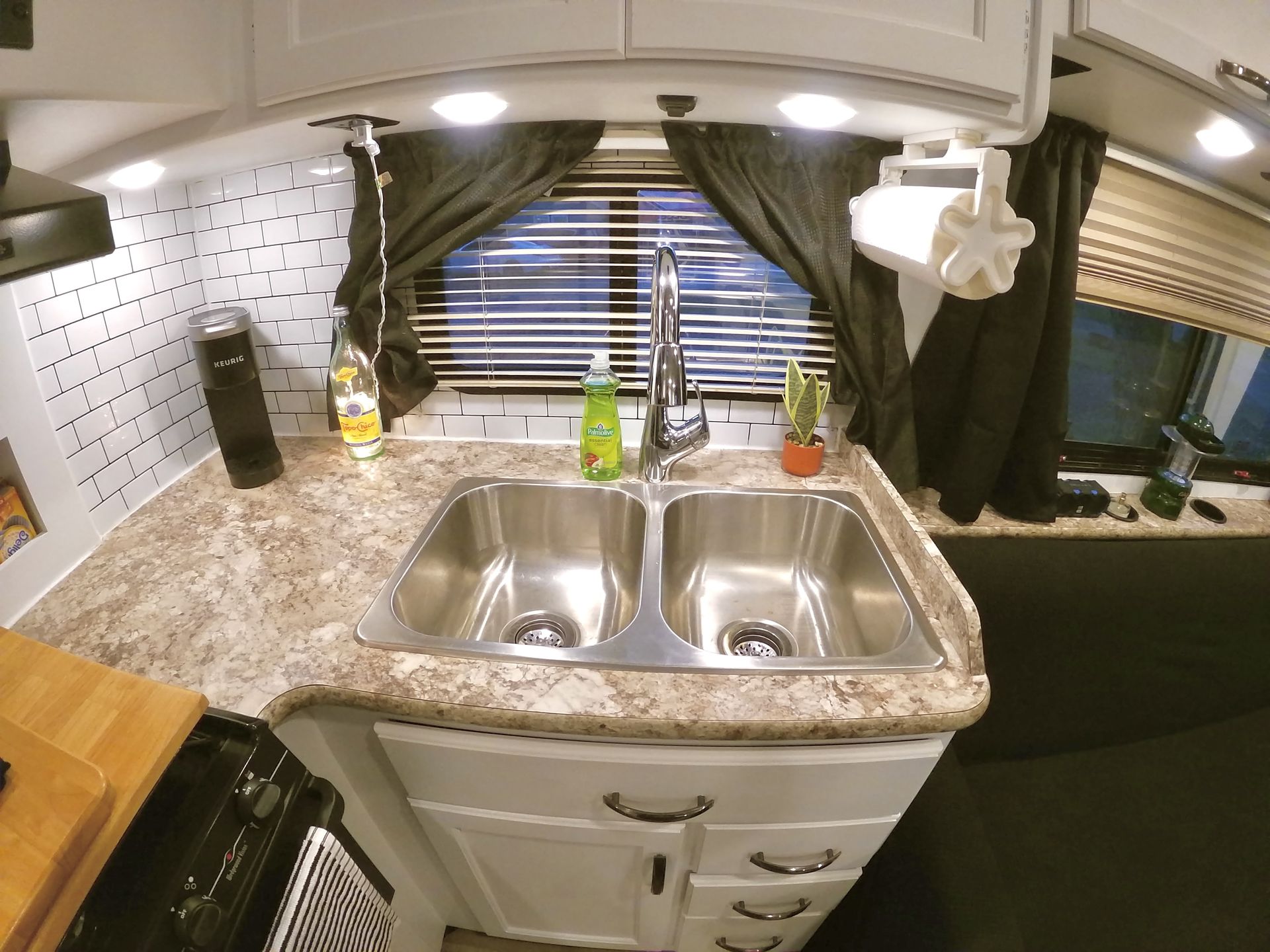 Photo 16 - 2017 Thor Motor Coach Class C Motorhome rental photo 17