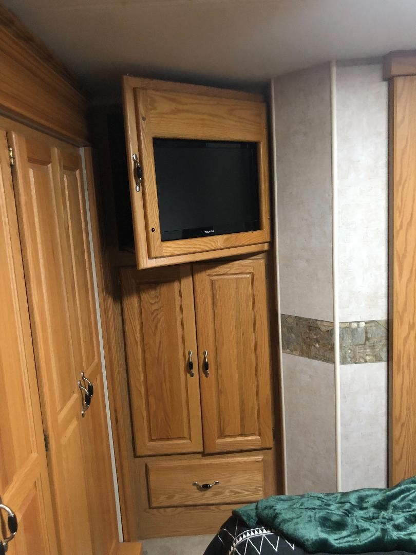 Photo 7 - 2005 Holiday Rambler Class A Motorhome rental photo 11