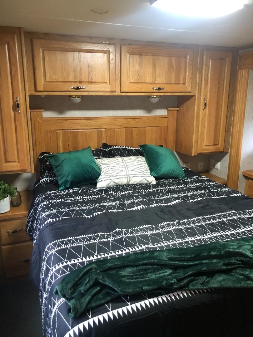 Photo 7 - 2005 Holiday Rambler Class A Motorhome rental photo 13