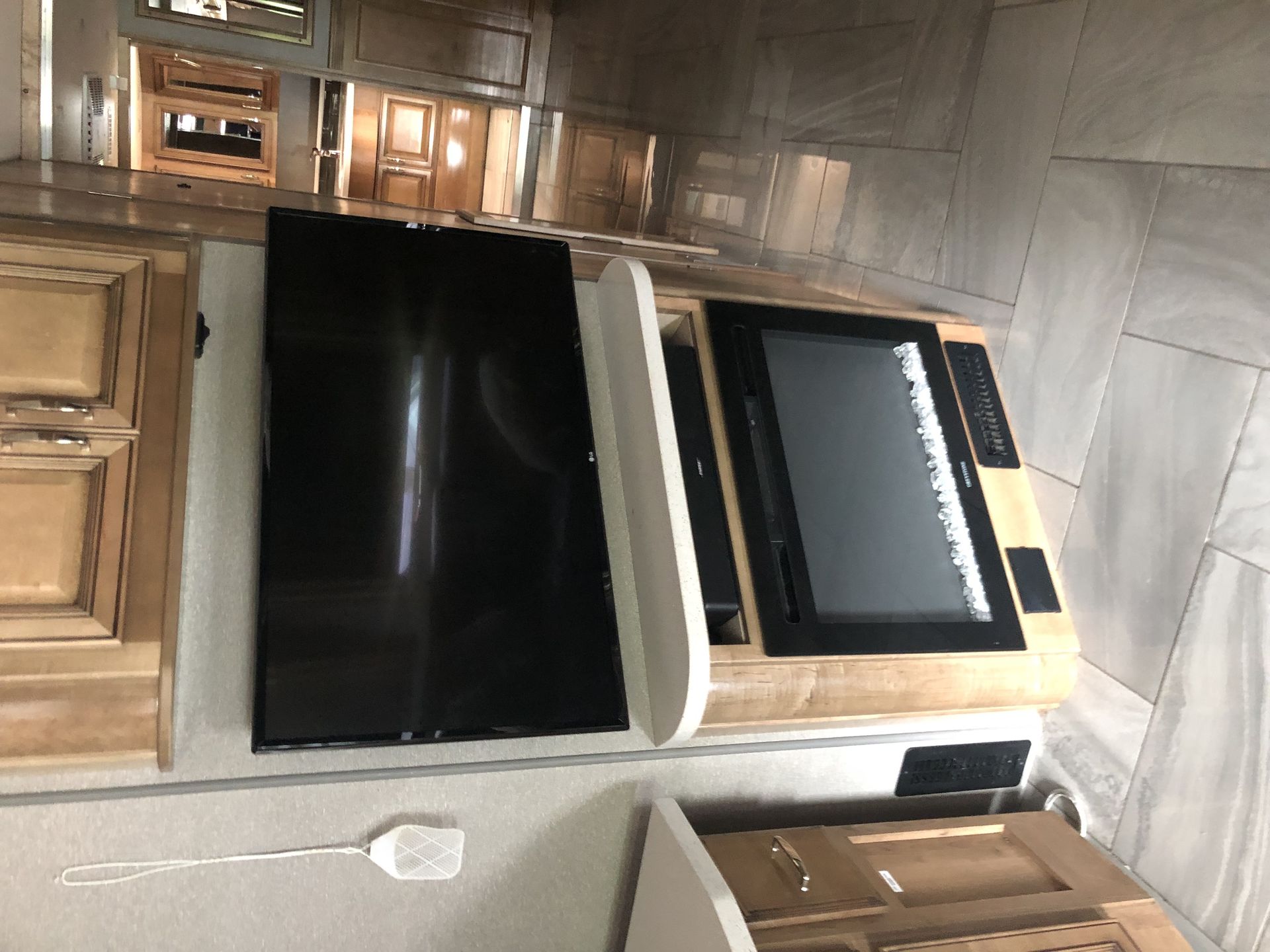Photo 10 - 2019 Fleetwood Class A Motorhome rental photo 9