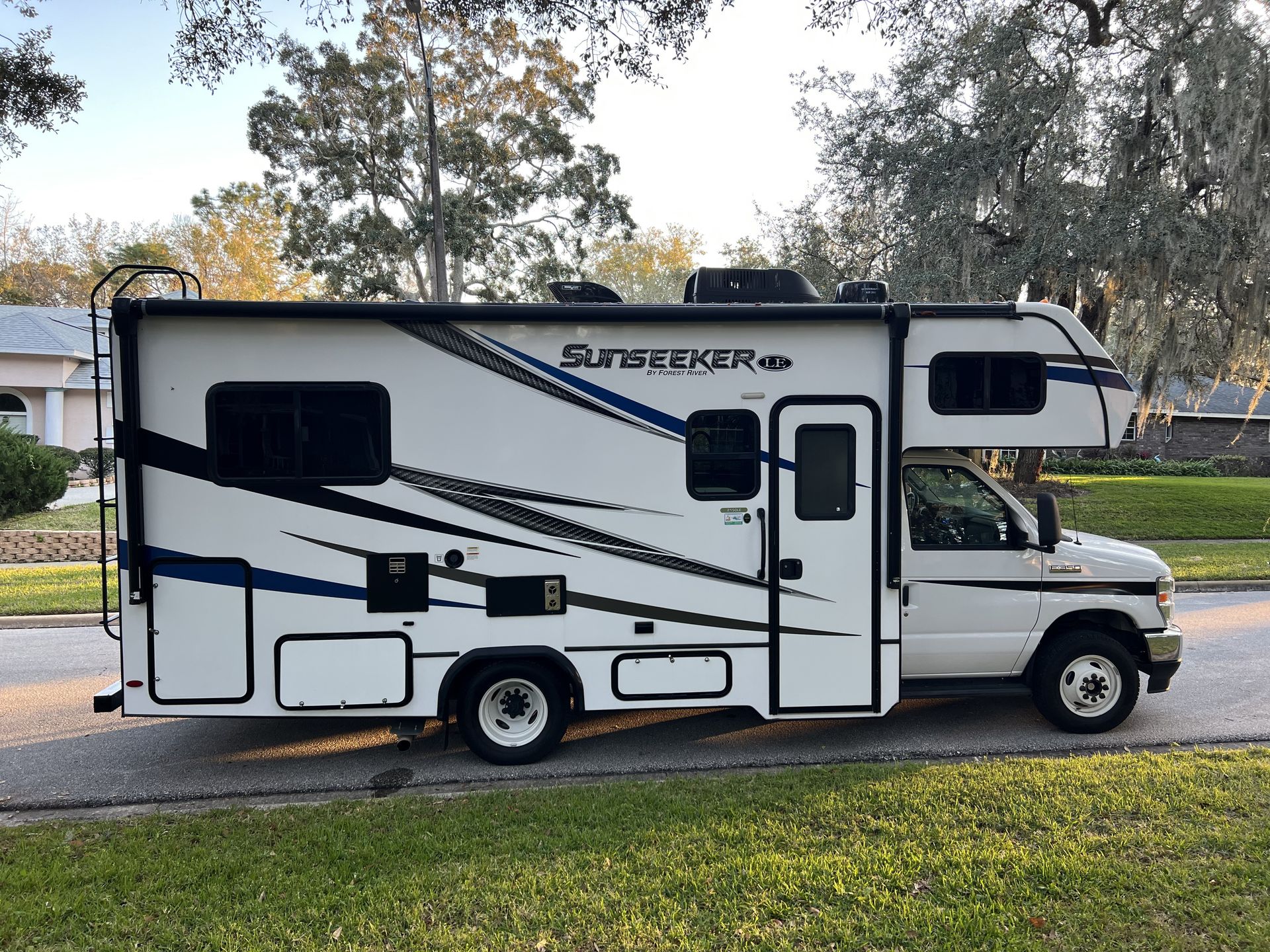 Photo 0 - 2022 Forest River Class C Motorhome rental photo 2