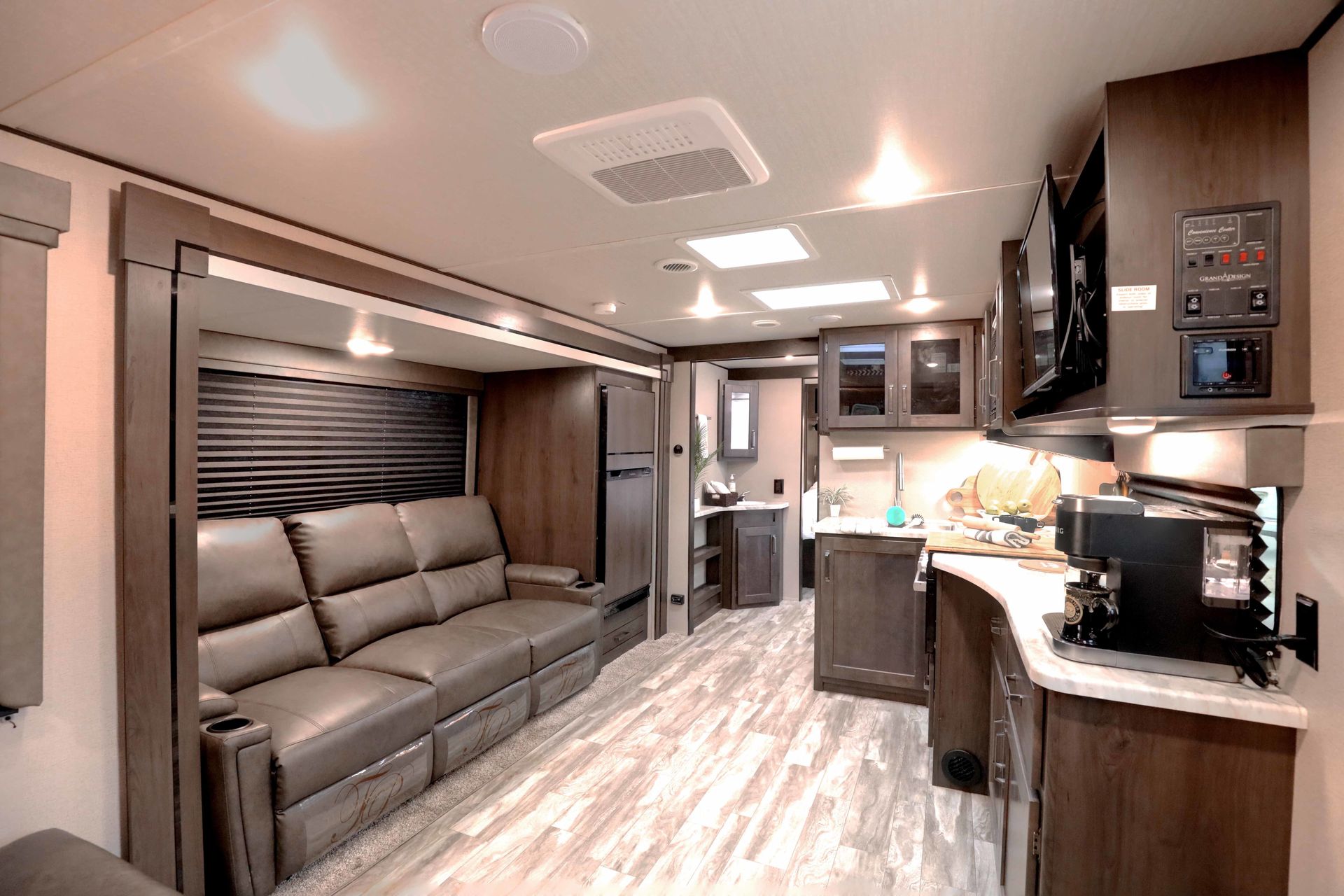 Photo 3 - 2022 Grand Design Travel Trailer rental photo 4