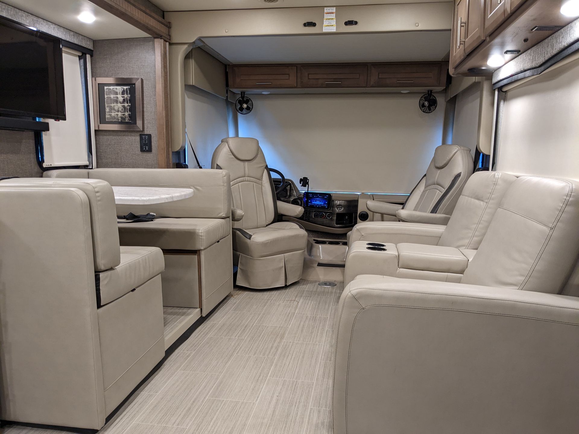 Photo 0 - 2022 Thor Motor Coach Class A Motorhome rental photo 8