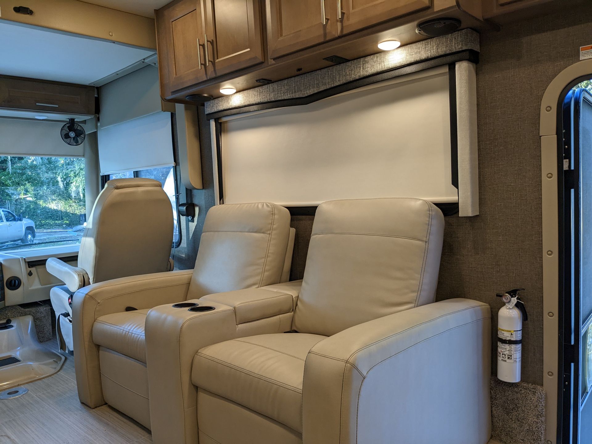 Photo 1 - 2022 Thor Motor Coach Class A Motorhome rental photo 17