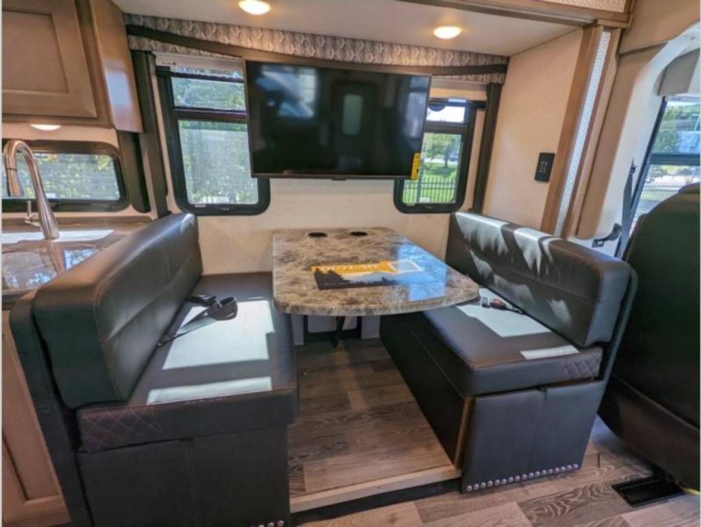 Photo 1 - 2020 Thor Motor Coach Class A Motorhome rental photo 9