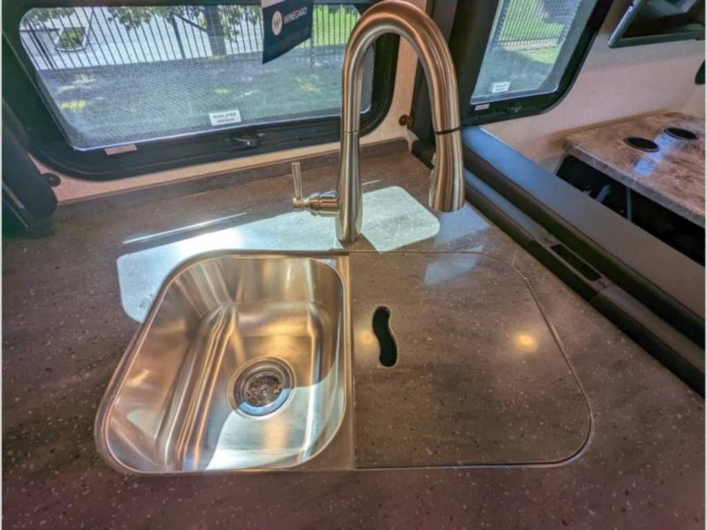 Photo 2 - 2020 Thor Motor Coach Class A Motorhome rental photo 16