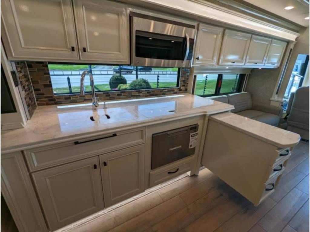 Photo 2 - 2020 Tiffin Motorhomes Class A Motorhome rental photo 15